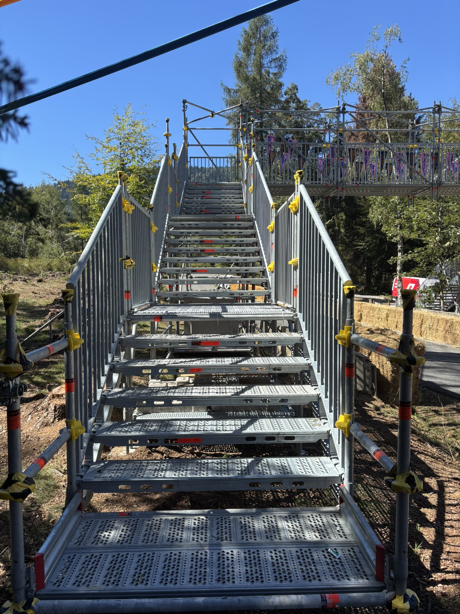 Noleggio Torri scale e passerelle (12)