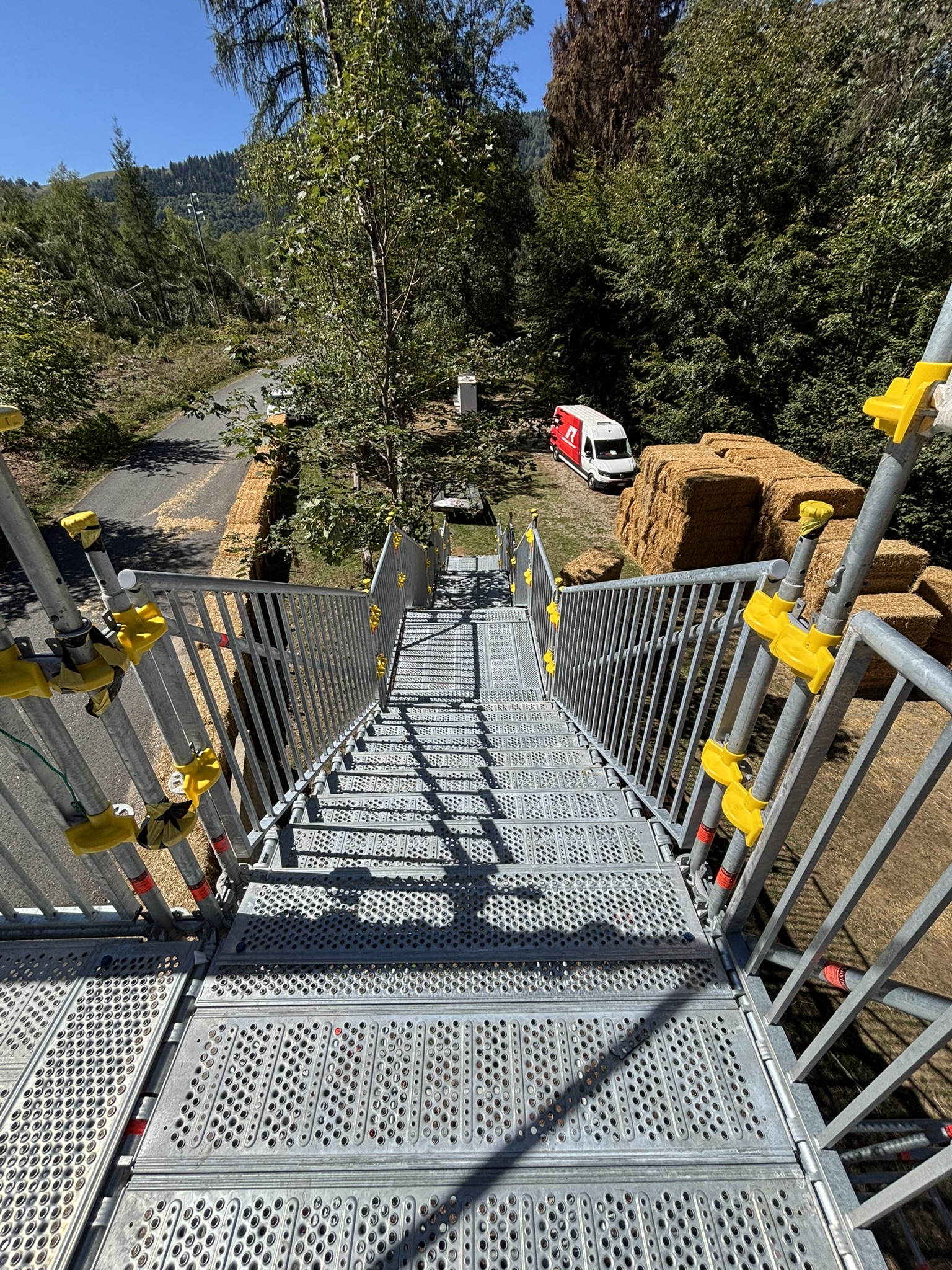 Noleggio Torri scale e passerelle (14)
